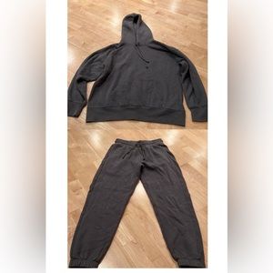 Aritzia TNA matching sweat set hoodie dark green size 2 sweatpants size Small